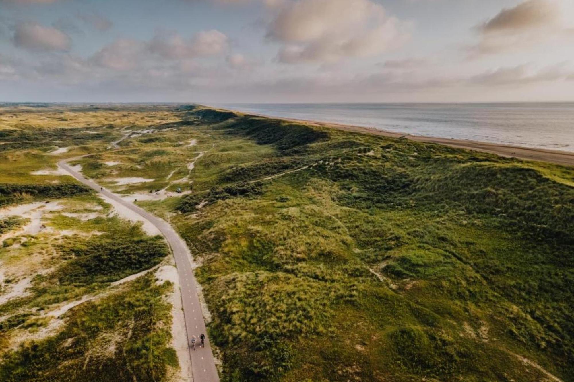 Blue Shell With Private Parking Garage Apartment Zandvoort