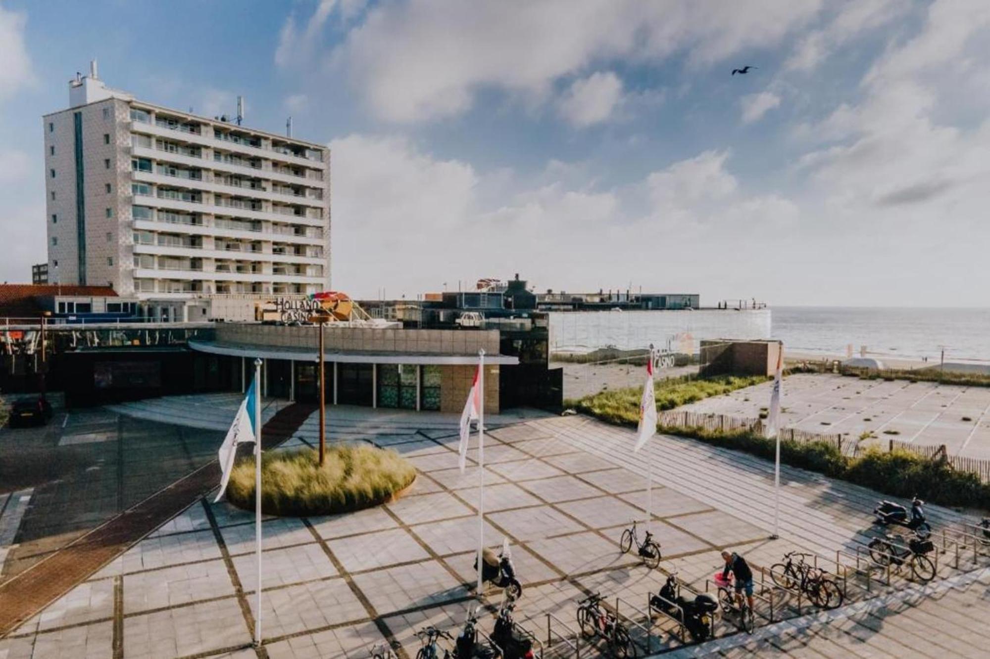 Apartment Blue Shell With Private Parking Garage