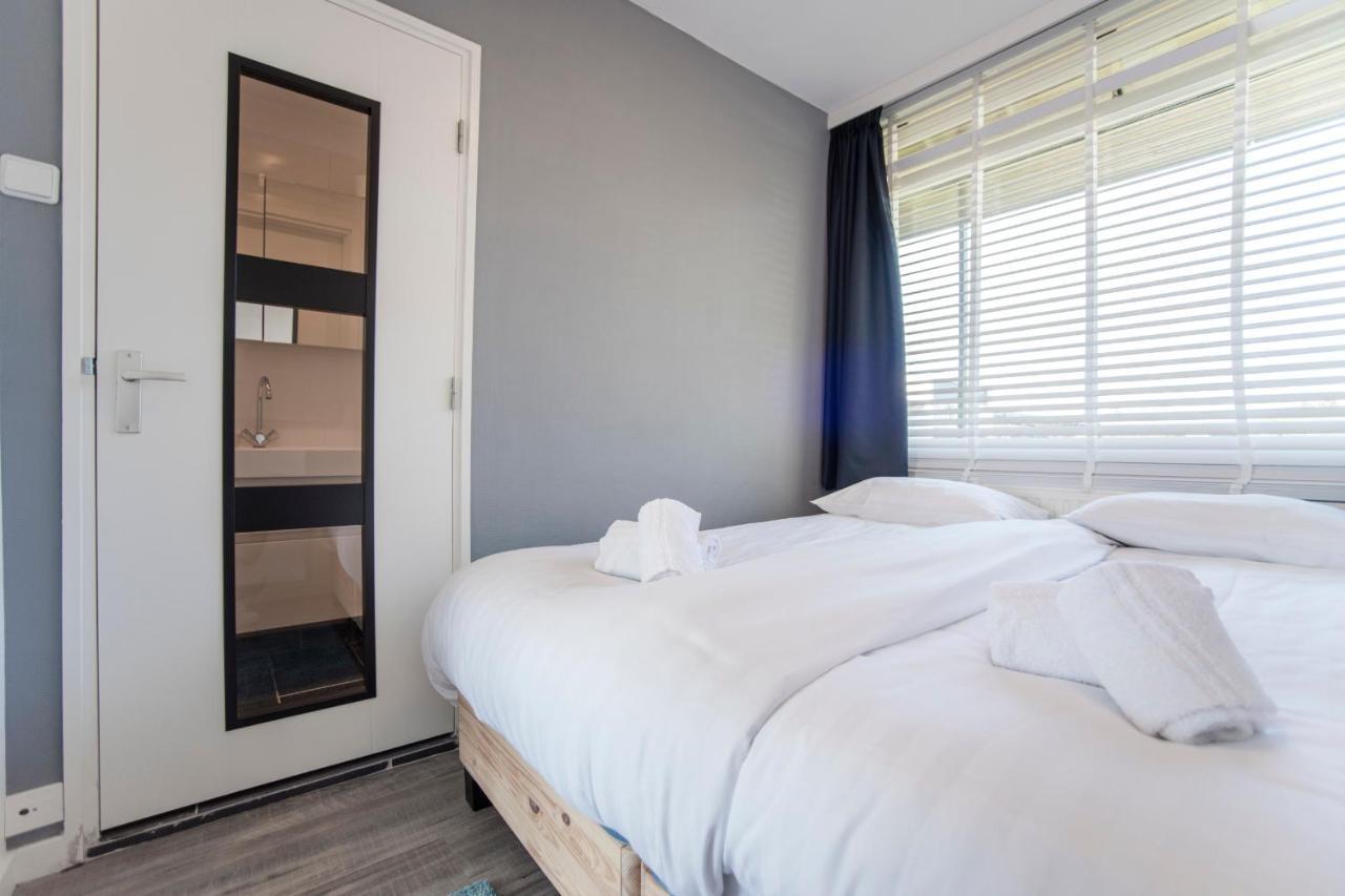 Blue Shell With Private Parking Garage Apartment Zandvoort